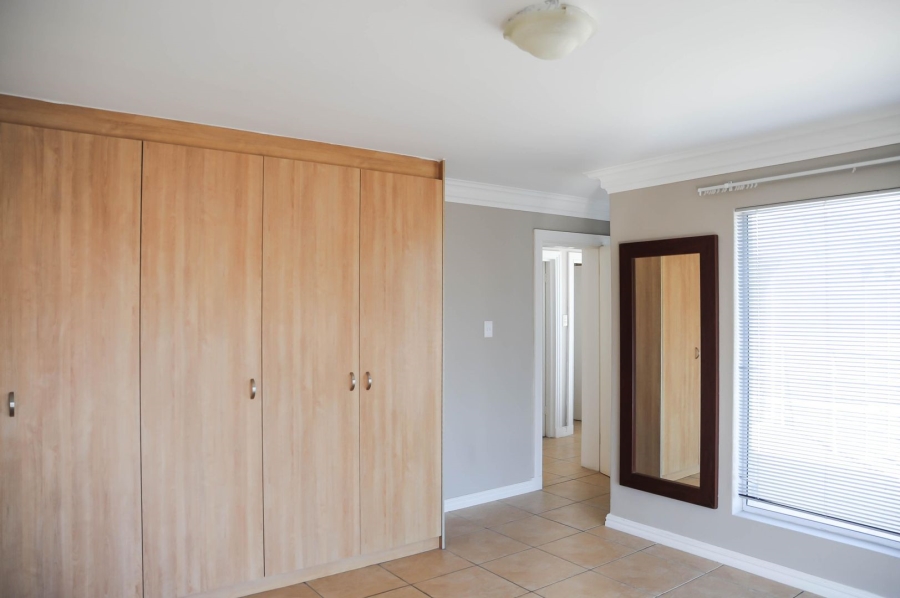 To Let 4 Bedroom Property for Rent in Calypso Beach Western Cape